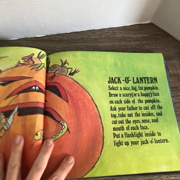 Vtg 1971 Halloween Fun Book - Picture 6 of 11